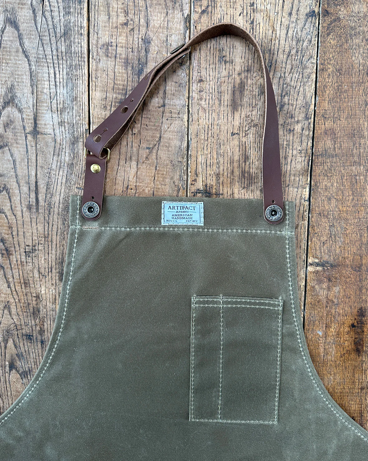 Studio Apron in Waxed Canvas - Volume - Image 12