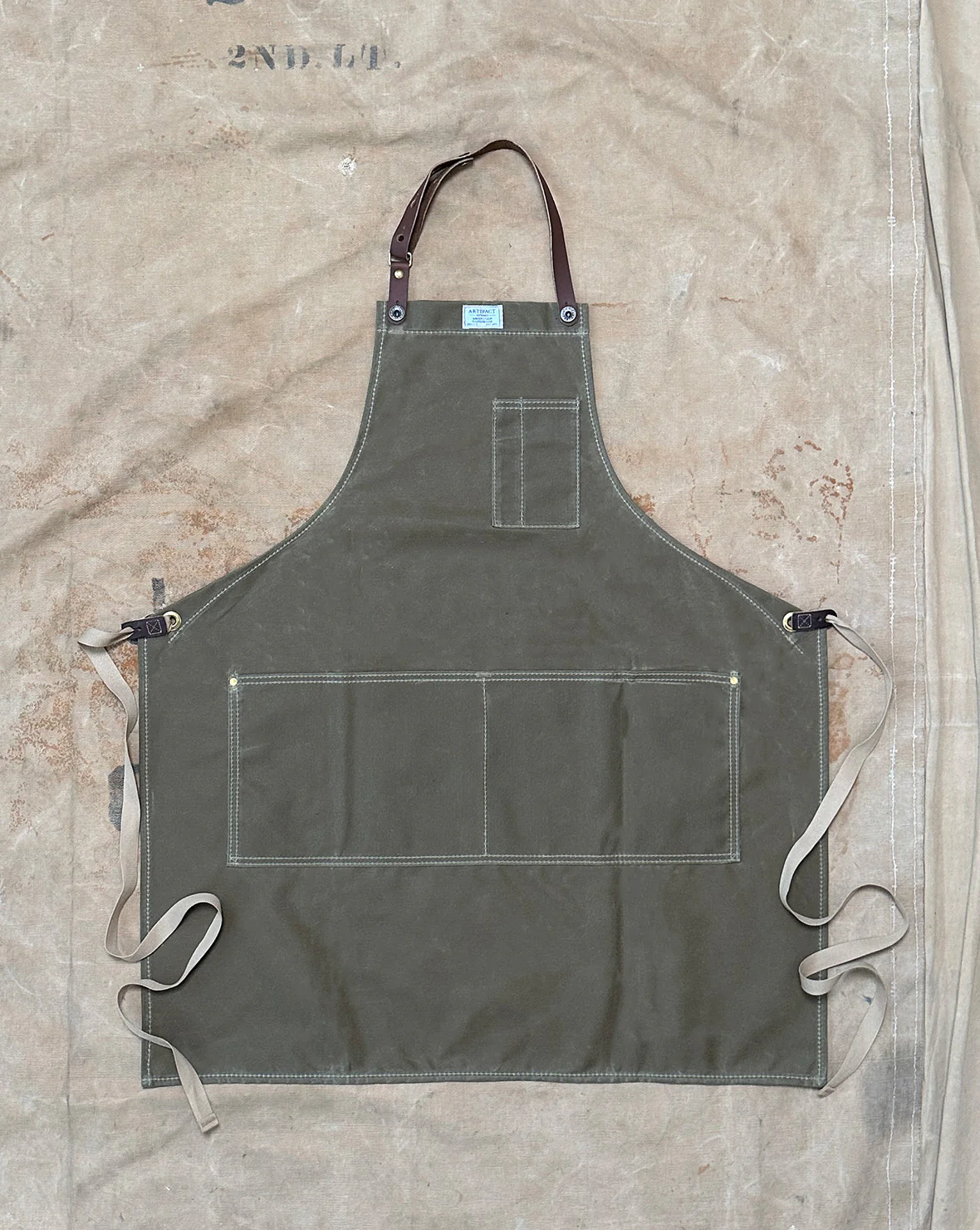 Studio Apron in Waxed Canvas - Volume - Image 13