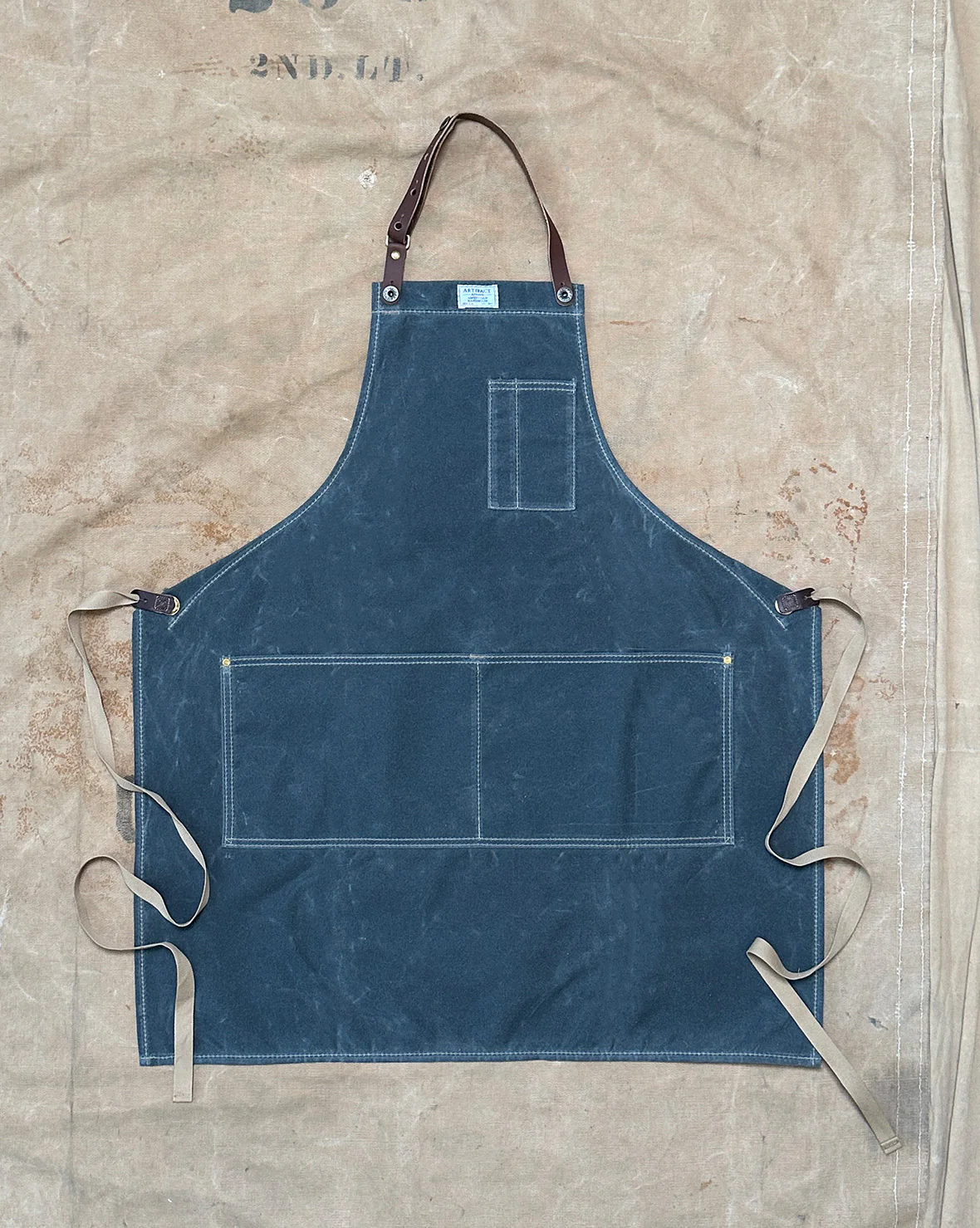 Studio Apron in Waxed Canvas - Volume - Image 15