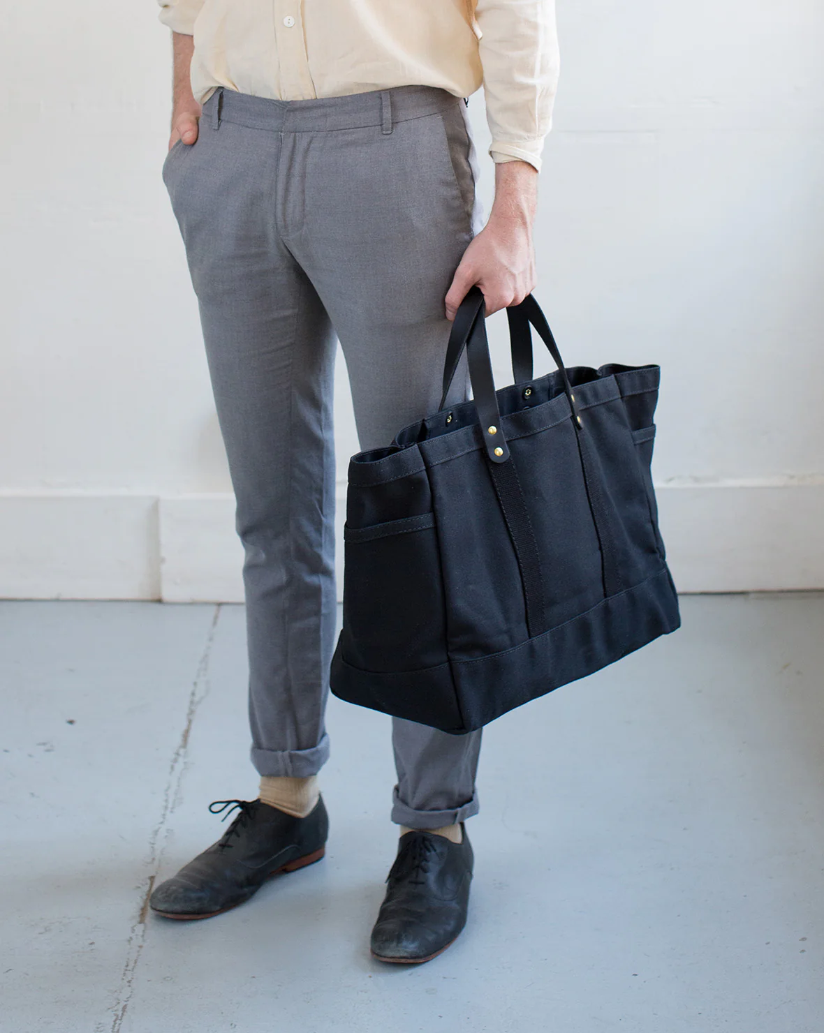 Utility Tote in Wax Canvas - Image 5